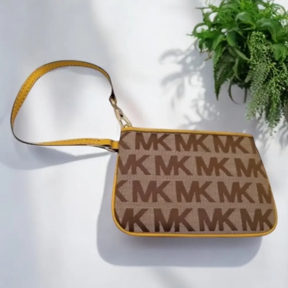NEW MICHAEL KORS Wristlet Signature Tan & Brown Yellow Trim FAST SHIP 681-23